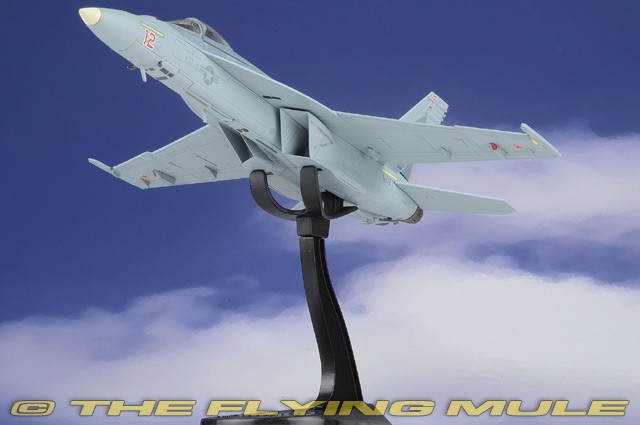 Hobby Master 1:72 F/A-18E Super Hornet USN VFC-12 Fighting Omars Red 12 / Mako