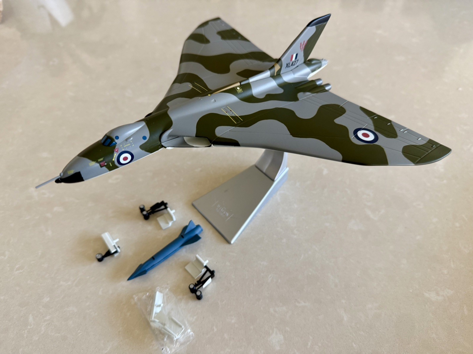 CORGI AA31207 1/144 Avro Vulcan XL427 RAF 617 Squadron Scampton 1969 **NO BOX**