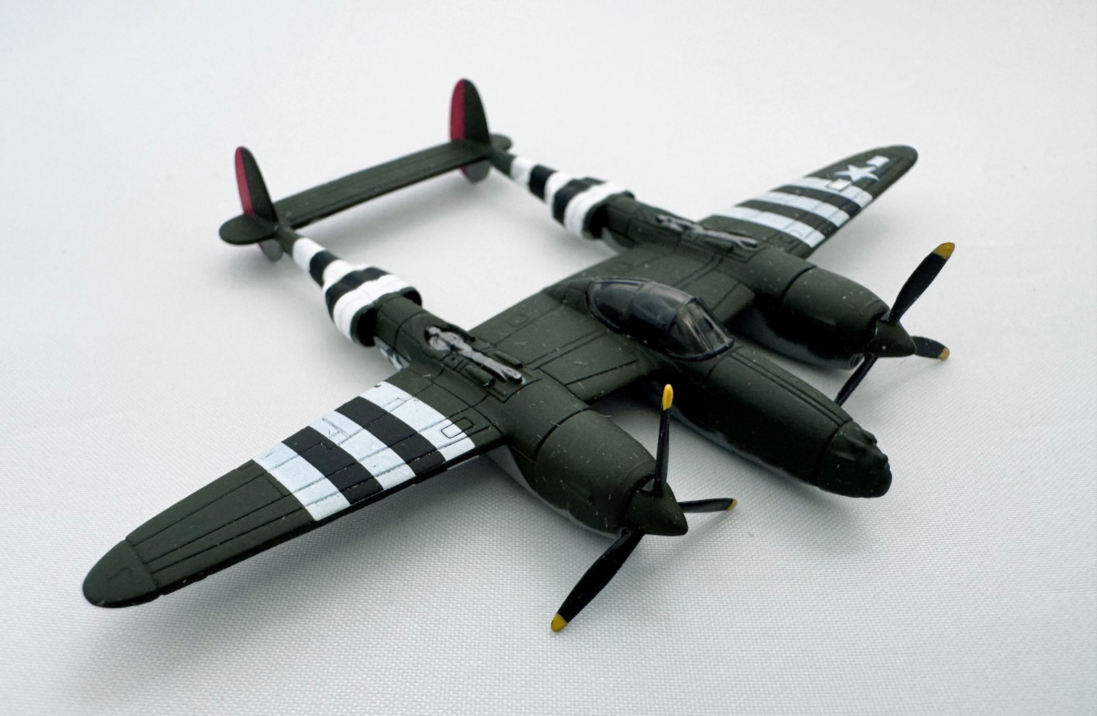 Corgi – P-38L Lightning – Scat II USAAF – With Stand – CS 90073 – Green