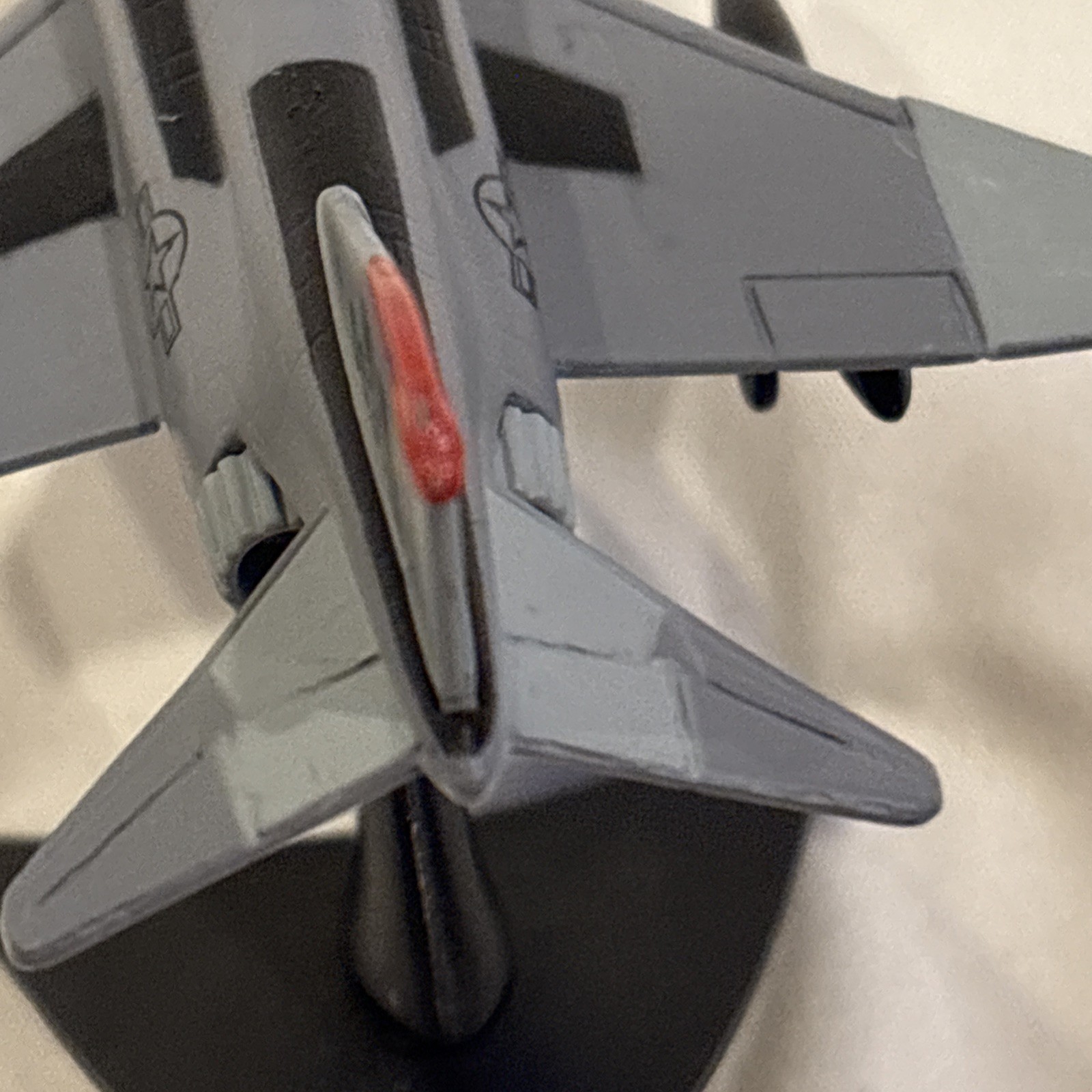 MAISTO TAILWINDS – F-4J PHANTOM II – FIGHTER PLANE – DIECAST AIRPLANE w/Stand