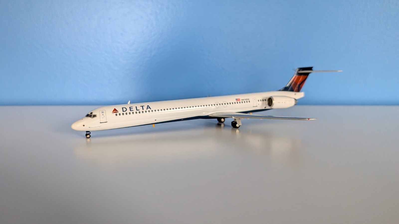 Jet-X 1:200 Delta Air Lines McDonnell Douglas MD-90 N919DN Diecast Model VL005A