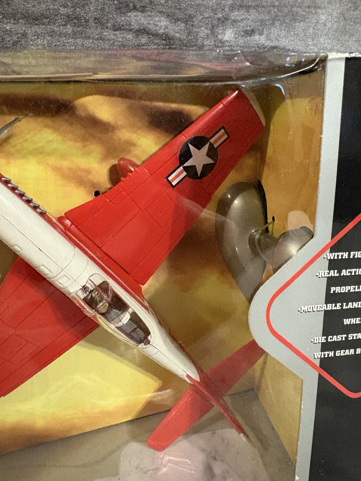 NEW TOY MARK DIECAST PLASTIC MODEL AIRPLANE 1:48 RED WHITE P-51 W/STAND 46