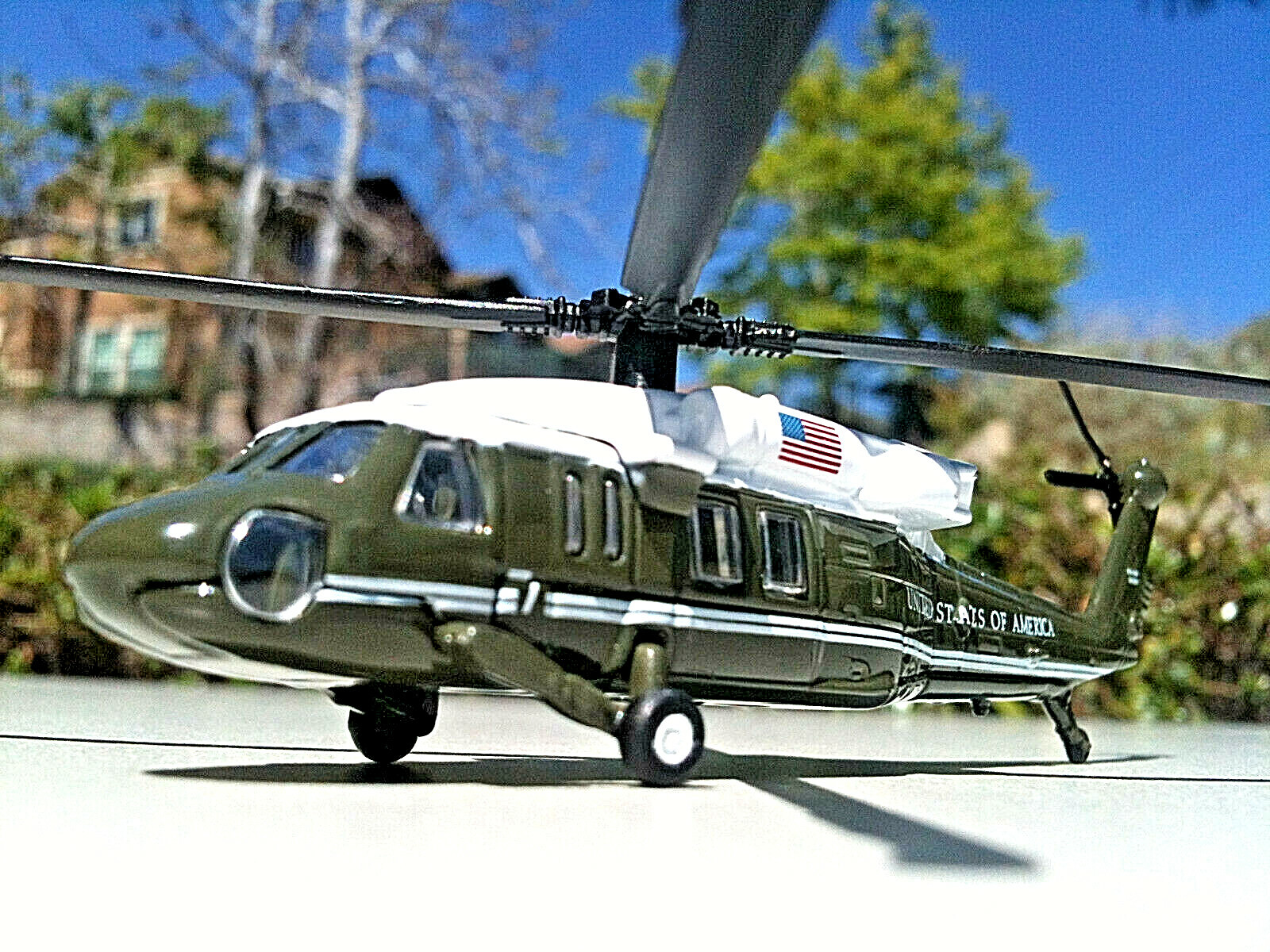 Corgi VH-60N Black Hawk Marine One President Helicopter Showcase Die-cast 1:140