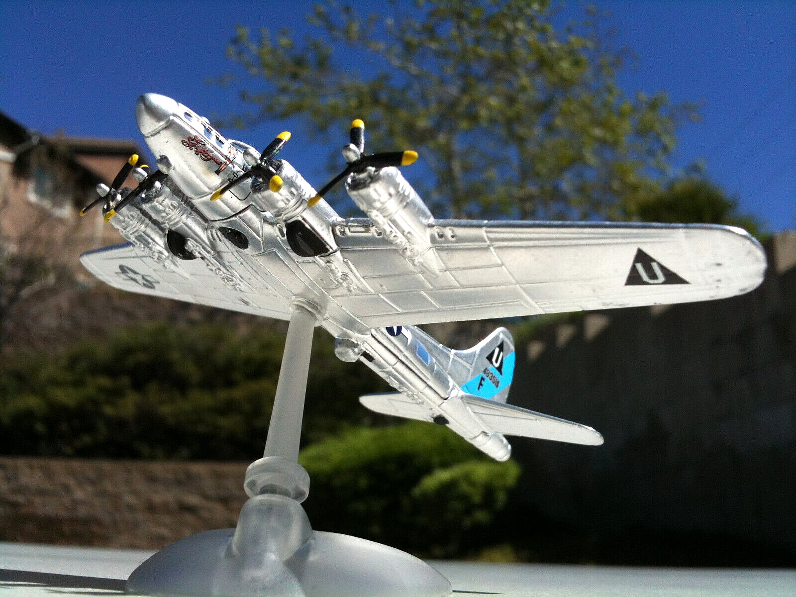 Corgi Boeing B17G Flying Fortress Confed. Air Force “Sentimental Journey” 1:300