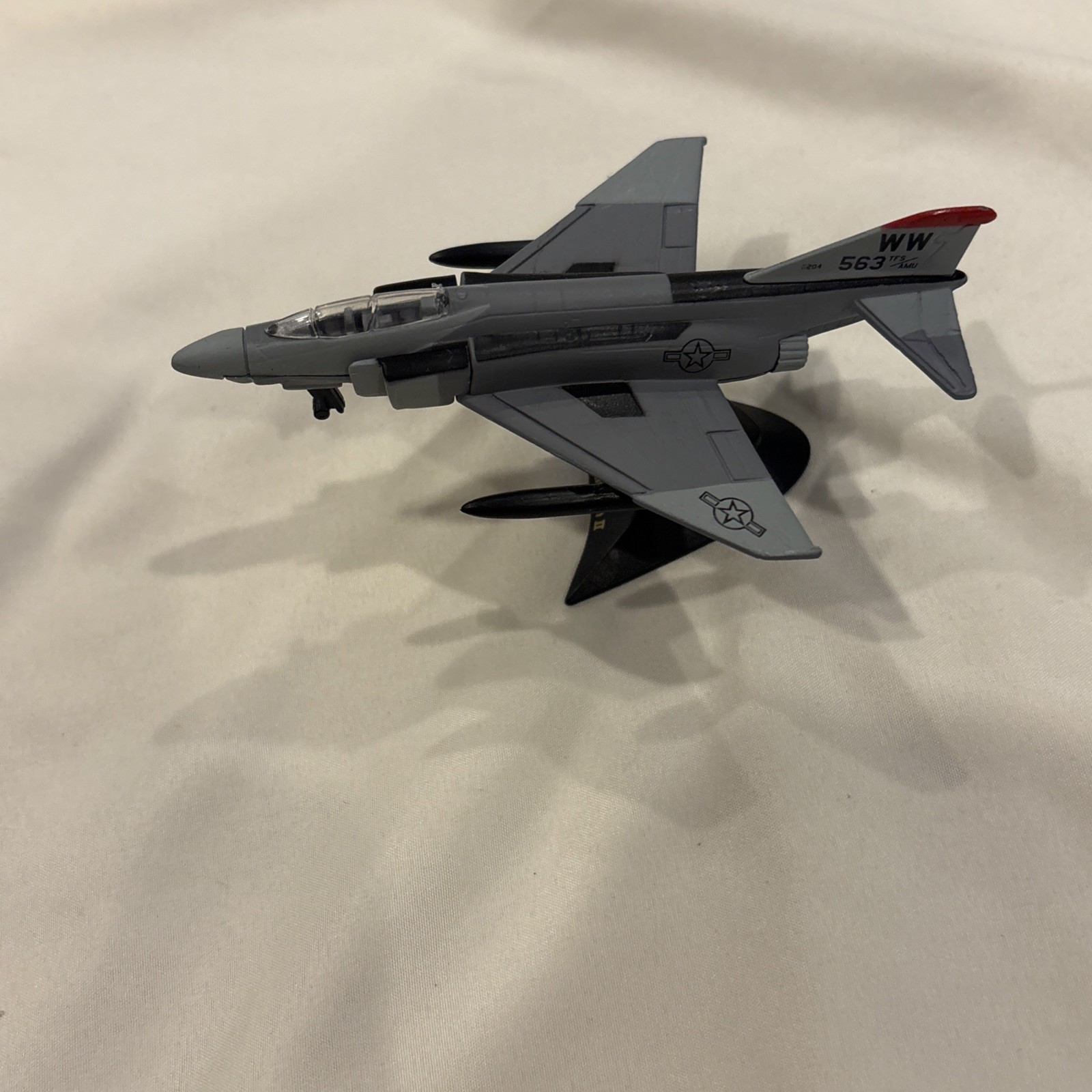 MAISTO TAILWINDS – F-4J PHANTOM II – FIGHTER PLANE – DIECAST AIRPLANE w/Stand