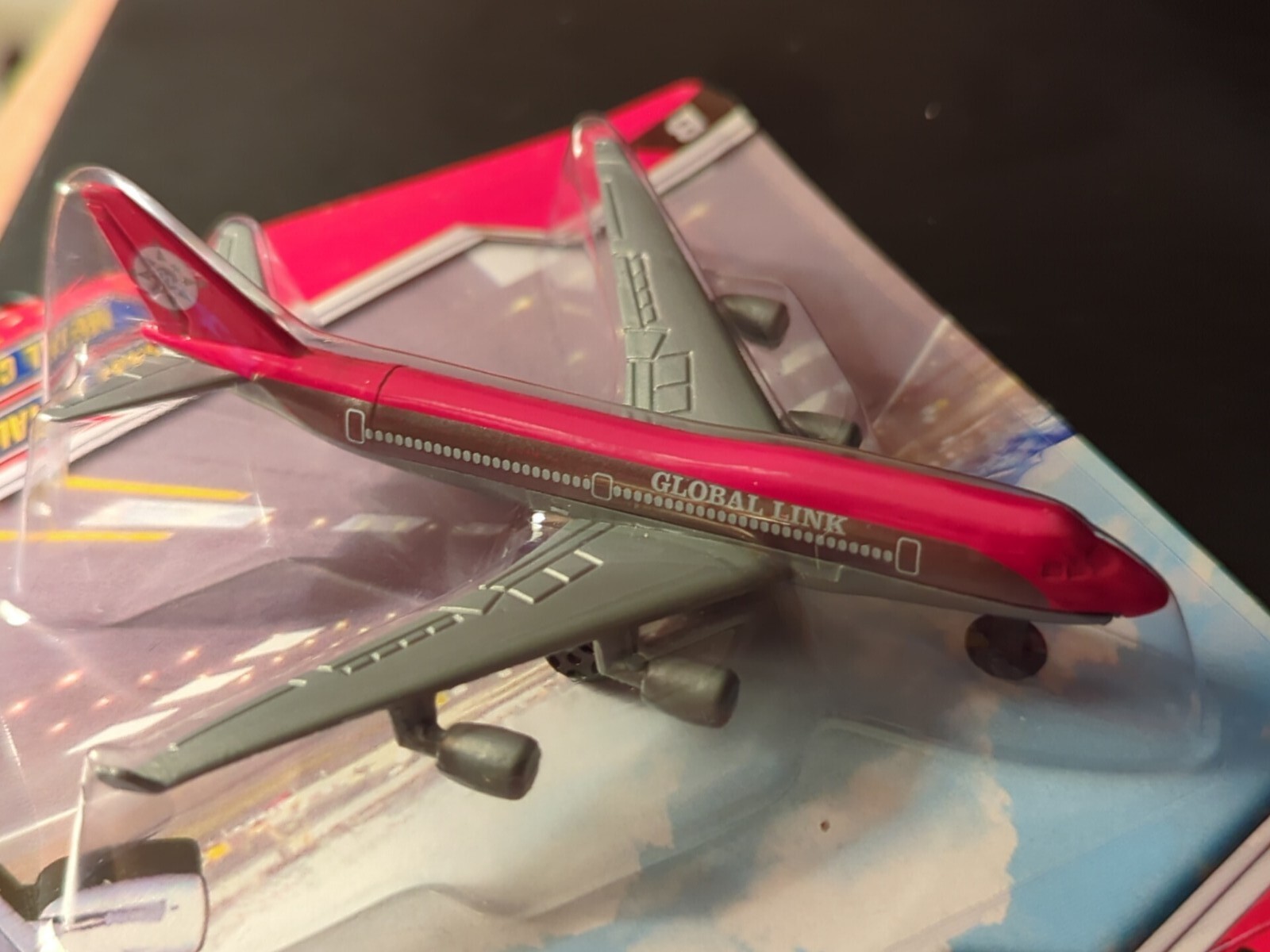 STUNNING GLOBE LINK 4″ LONG AIRPLANE BY AIR POWER NEW ON CARD W/ LANDING GEAR