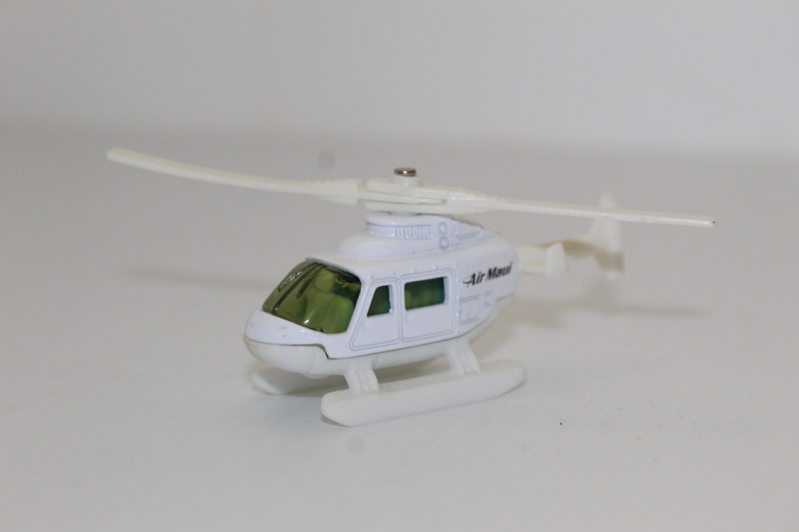 Matchbox 2014 Air Maui White Helicopter One Blade