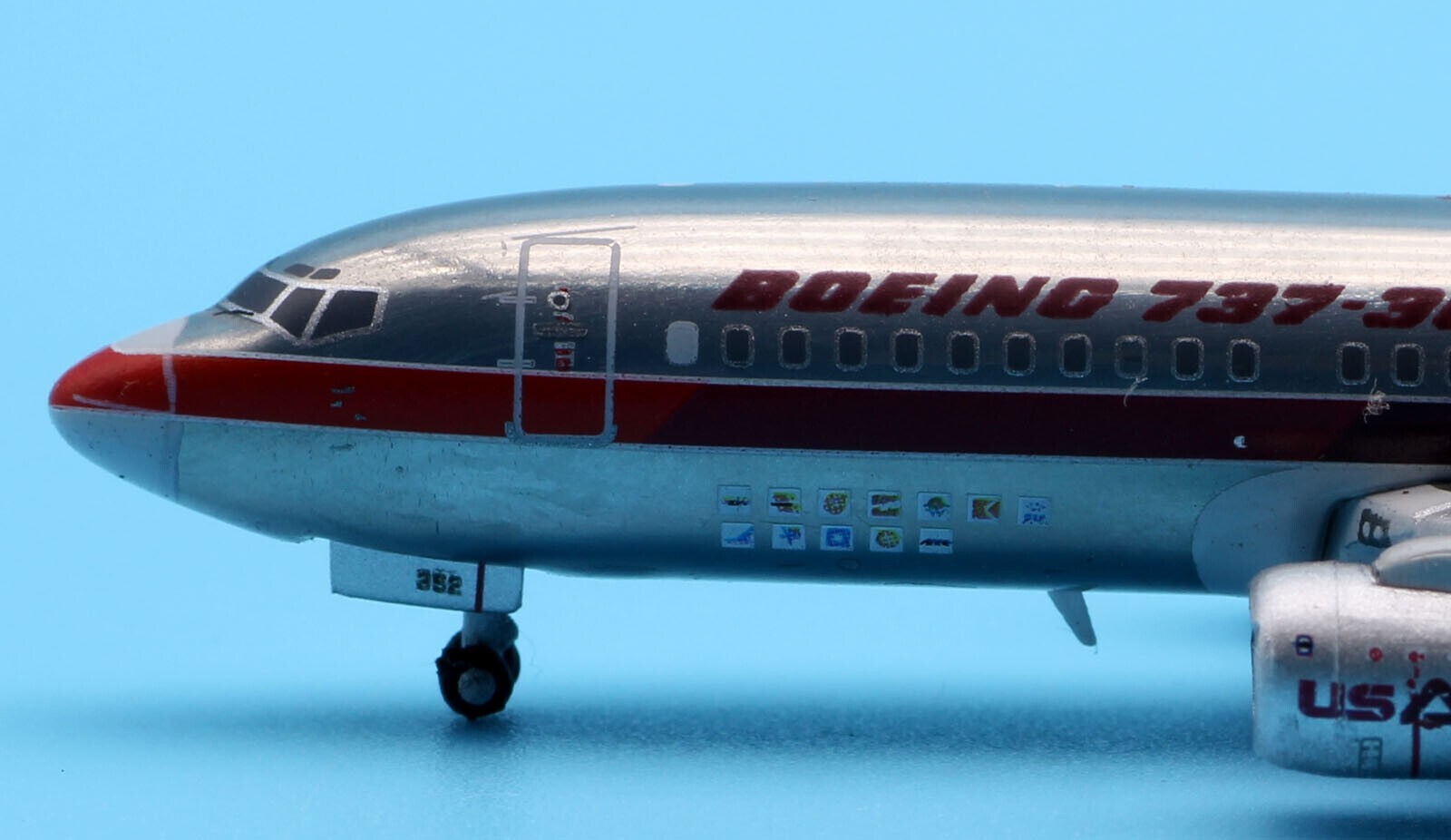 JC Wings 1:400 Boeing B737-300 ‘1984 Farnborough Air Show’ N352AU Diecast Model