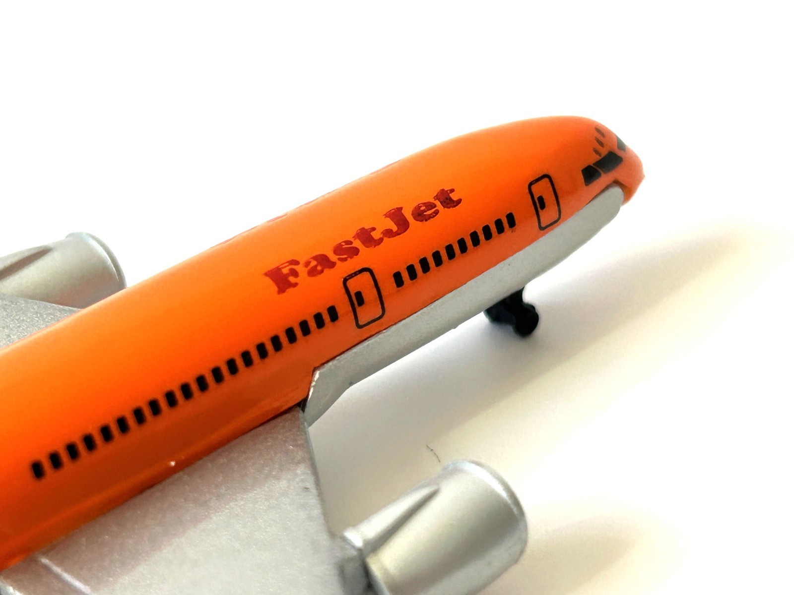 Boeing 787-8 American Plane Airliner Model Toy Orange Diecast 1:500 Scale Maisto