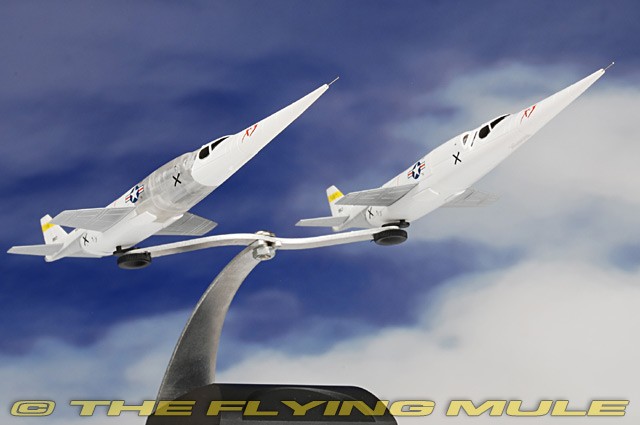 Dragon Models 1:144 X-3 Stiletto NACA/USAF #49-2892 2-Piece Set