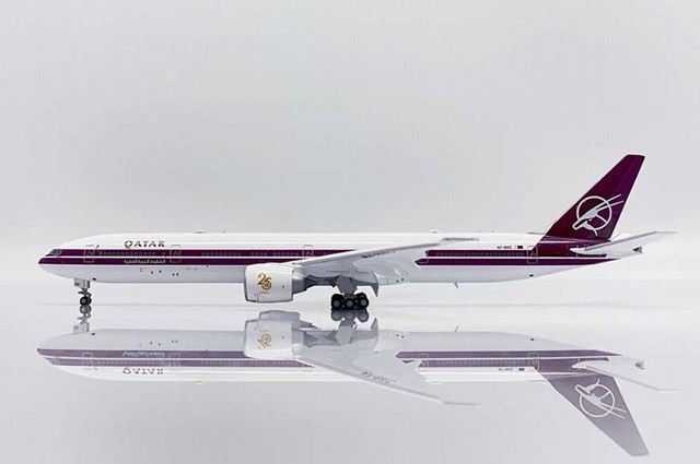 JC4QTR0068A JC Wings 777-300ER 1/400 Model A7-BAC Qatar Airways Flaps Down