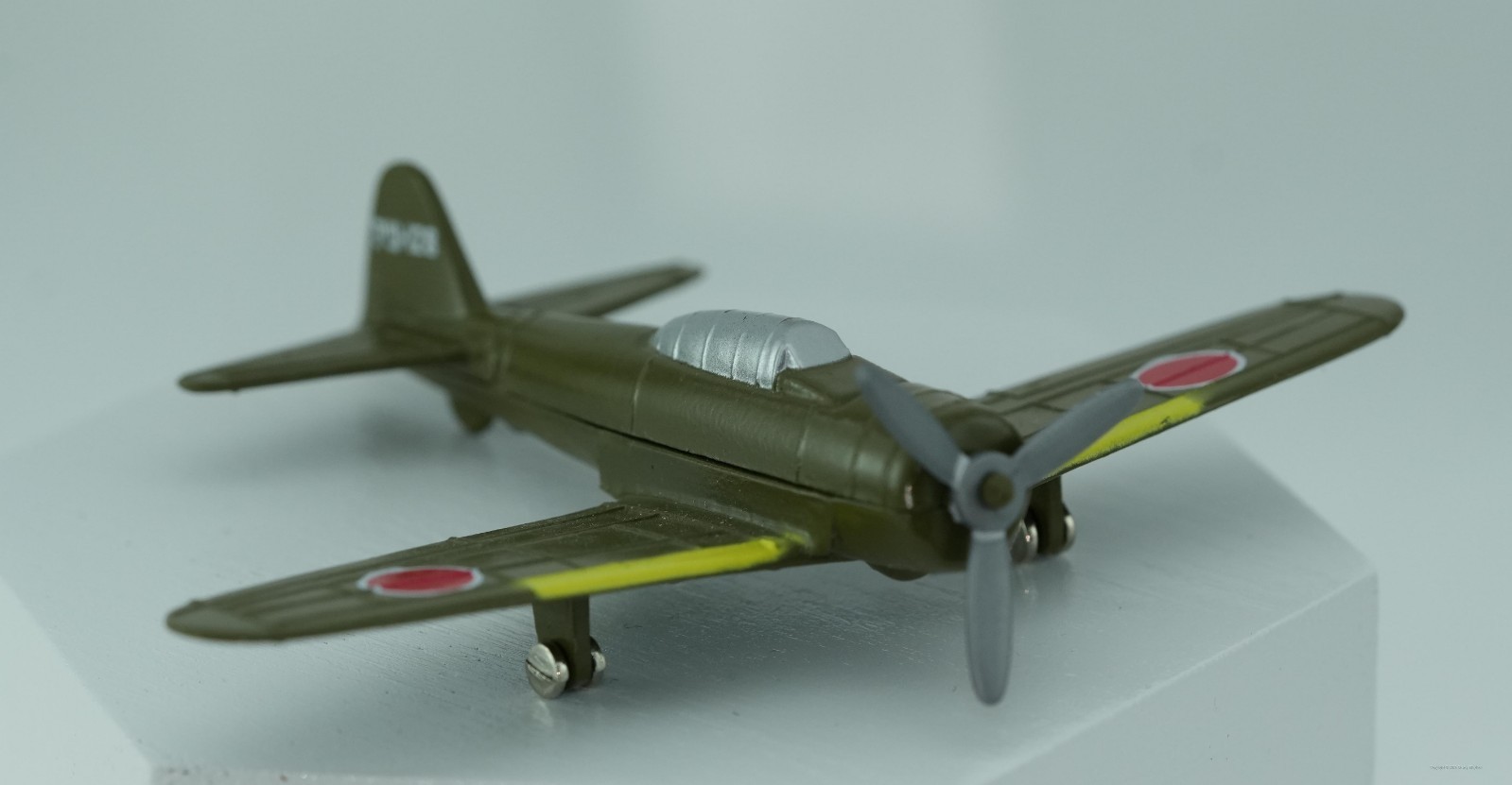 VINTAGE ZEE TOYS DYNA-FLITES JAPANESE ZERO METAL AIRPLANE A114