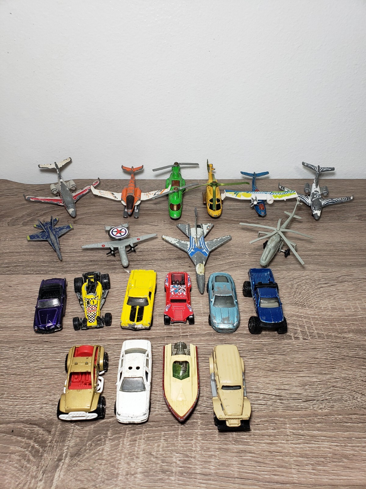 Lot of 16 MATCHBOX Vintage Diecast Airplanes & cars. Helicopter Chopper. Jaguar.