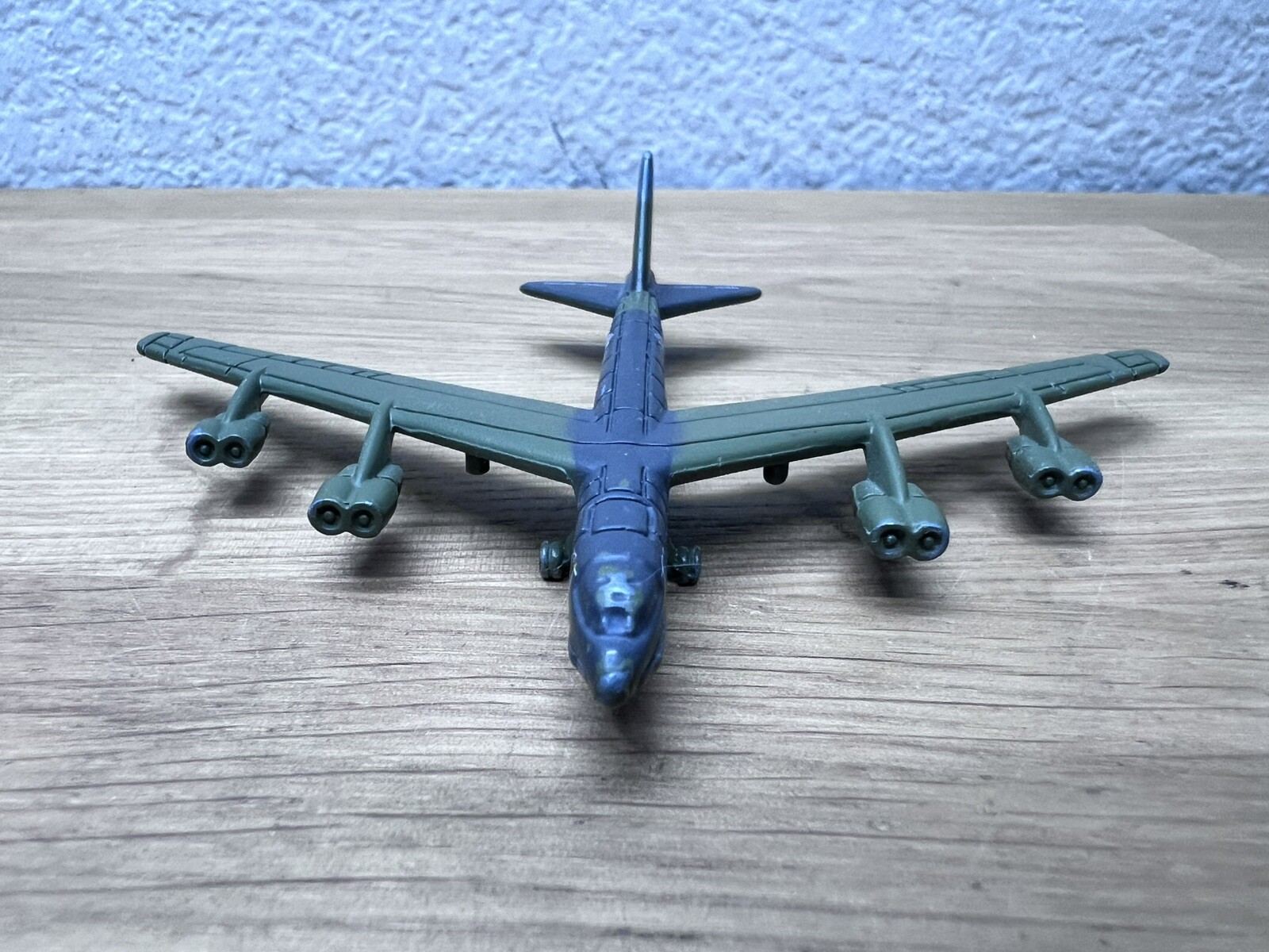 Boeing B-52H Stratofortress USAF Green Bomber Maisto Diecast 82393 NO STAND