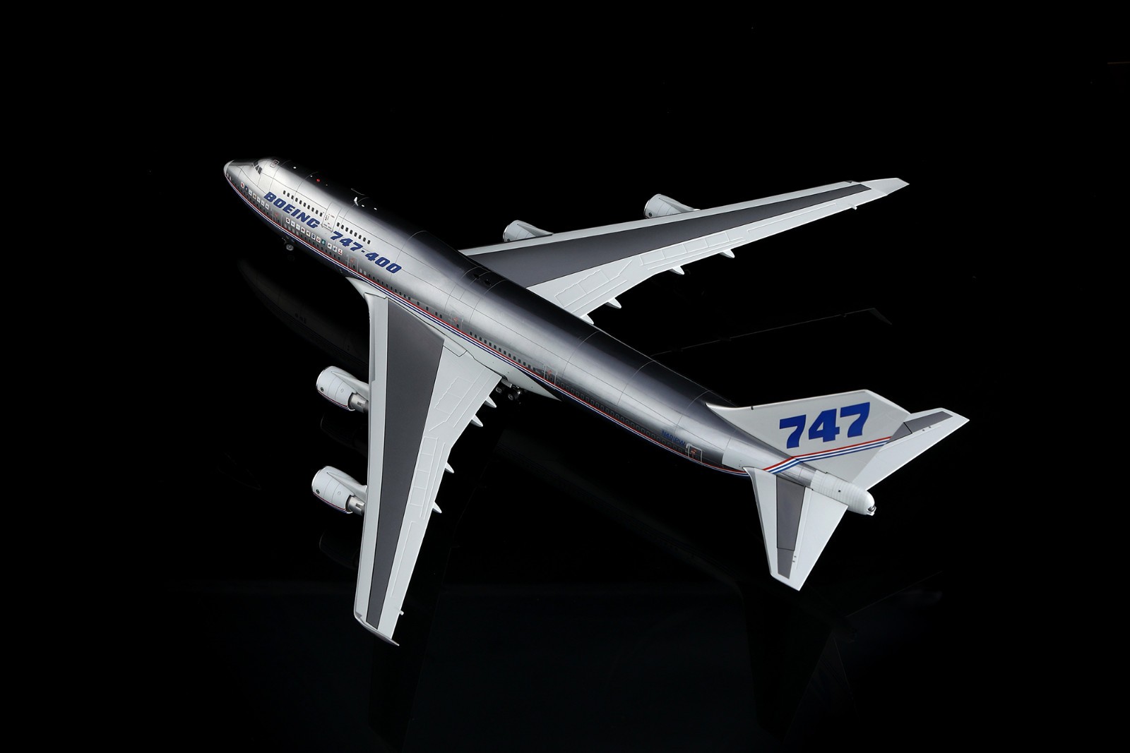 SQ Wings 1:200 Boeing B747-400 “House Colours – Flaps Up” N401PW