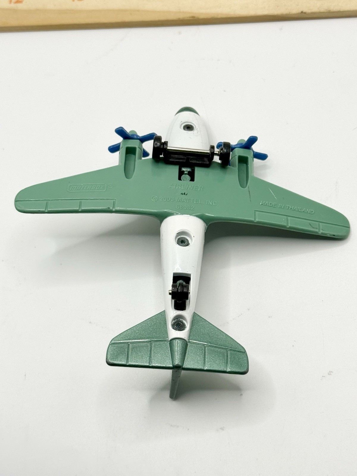 2003 Matchbox Airplane Airliner Croc Adventure