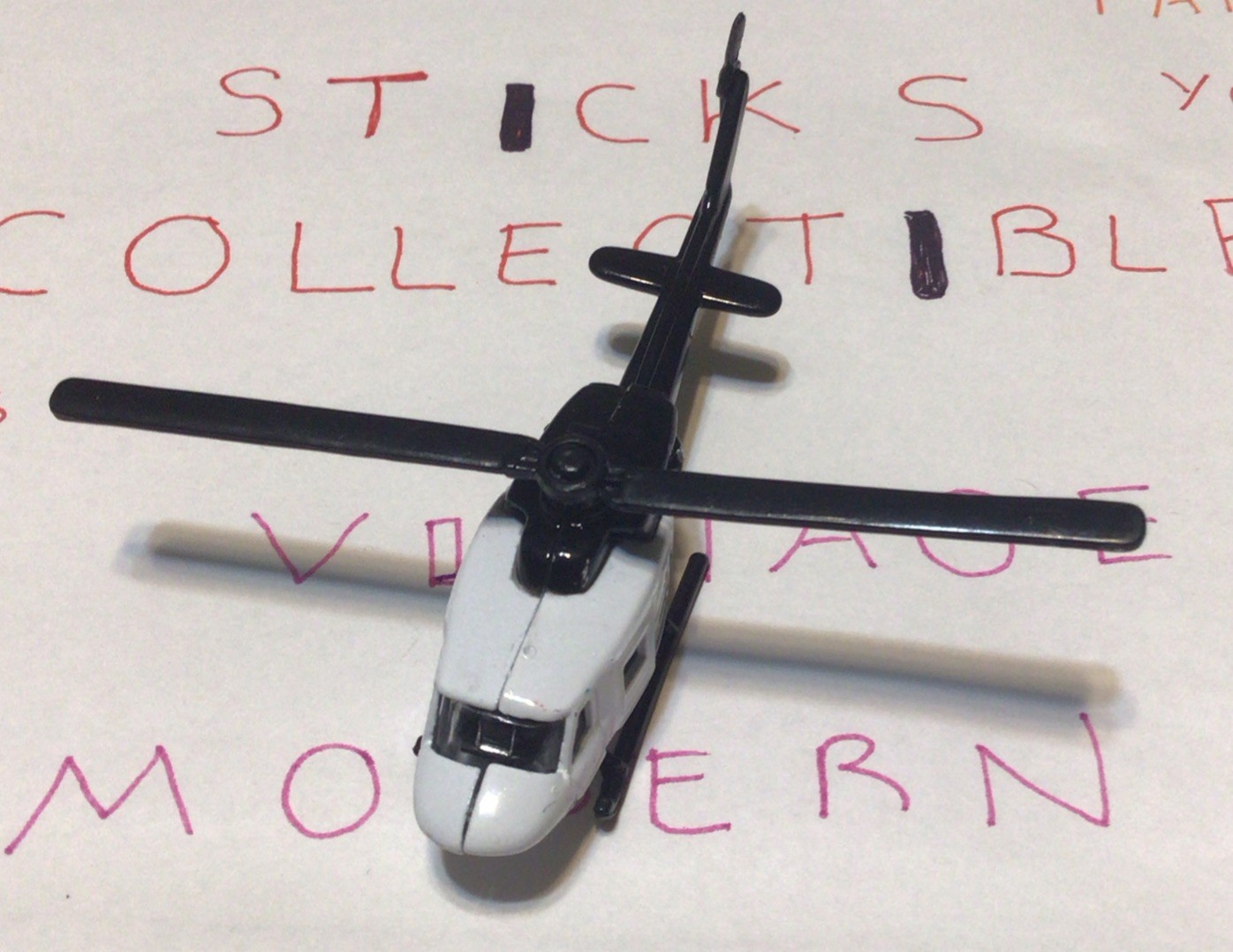 Yatming Vintage Black and White Two Blade Police Helicopter Diecast 1:64 D5 047A