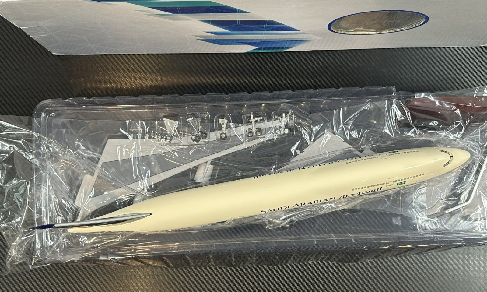 1:150 Saudi Arabian Airlines Boeing B747 Resin Aircraft Model with Base *Read
