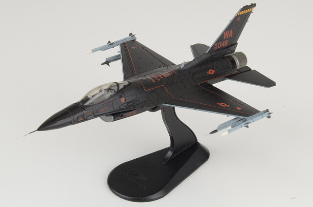 HA3894 Hobby Master F-16C Fighting Falcon 1/72 Model Wraith USAF 57th ATG, 64th