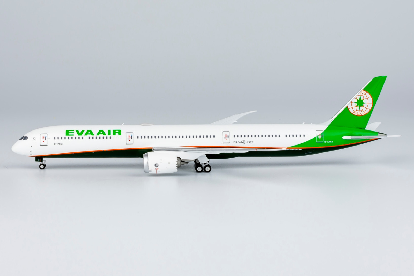 NGmodel EVA Air 787-10 Dreamliner B-17813 1/400 56021