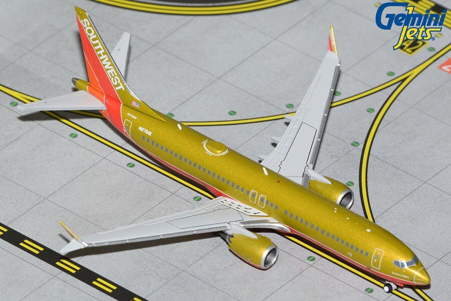 Southwest Airlines 737 MAX 8 Gold Retro Gemini Jets GJSWA2186 Scale 1:400