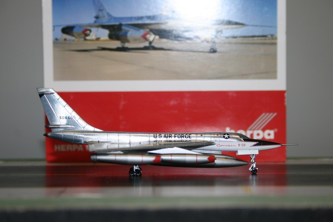 Herpa 1:200 USAF Convair XB-58 Hustler (B-58) 55-0660 (559850) Model Plane