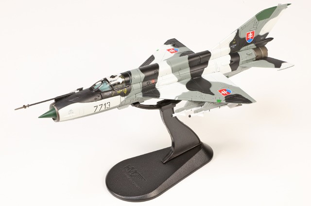 Hobby Master 1/72 MiG-21MF Fishbed-J Airplane Black 7713 Slovak Air Force
