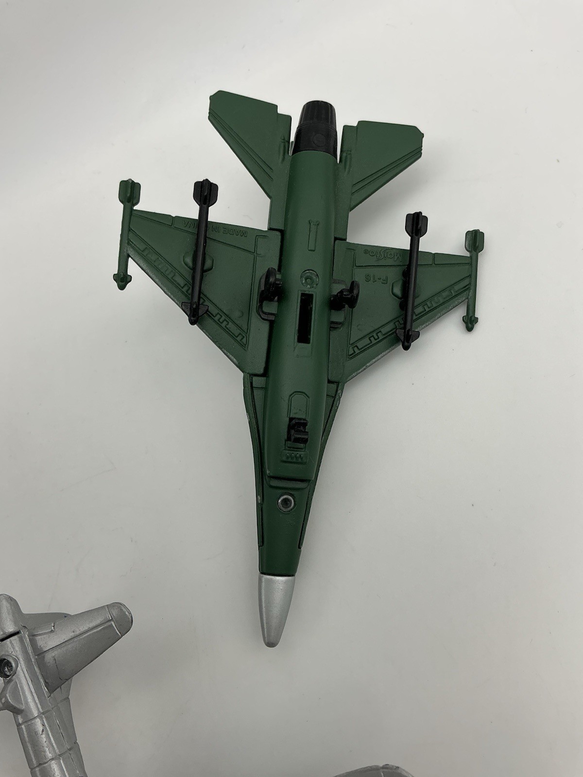 Maisto Die Cast Set Of 3 Military Fighter Jet Toy Planes B-17 , F-16 , F-15