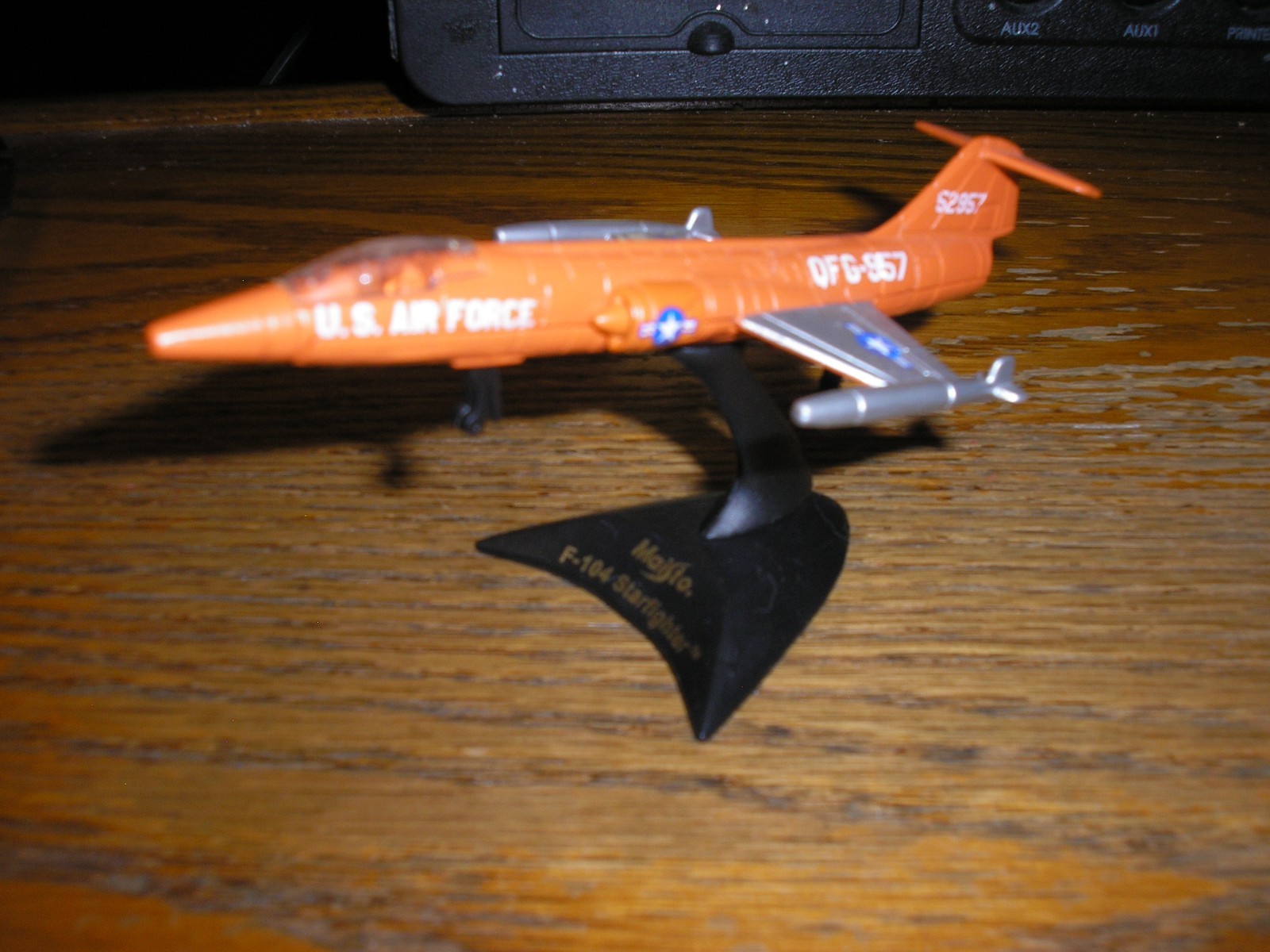 Maisto F-104 Starfighter Fighter Plane Jet Airplane Orange w/ stand Free SHIP