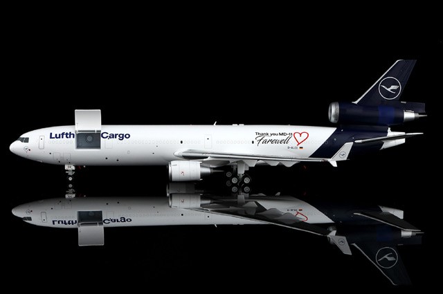 L2104C SQ Wings MD-11F 1/200 Model D-ALCC Lufthansa Cargo Interactive Series