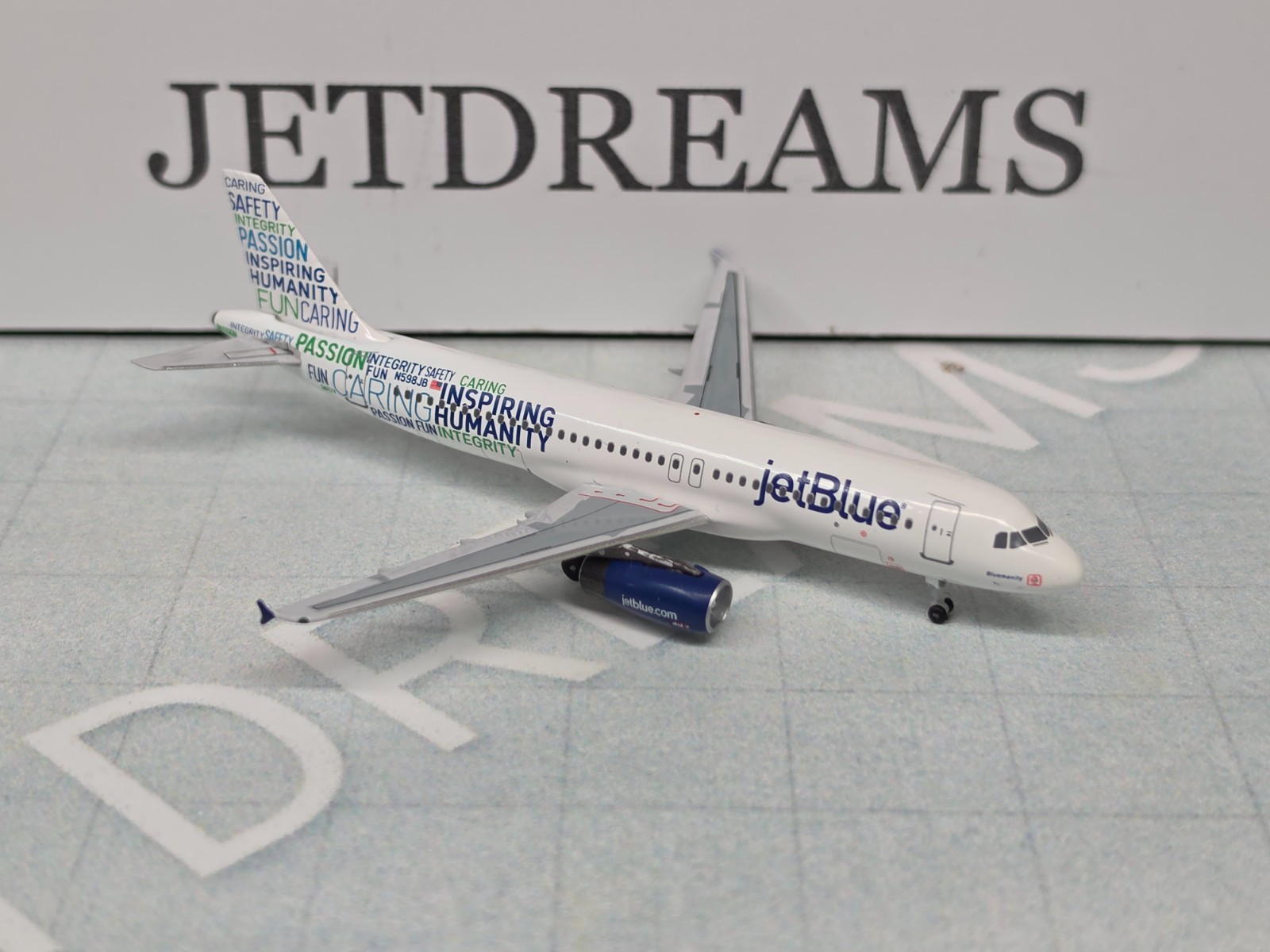 1/400 JETBLUE AIRWAYS AIRBUS A320-200 15TH ANNIVERSARY COLOR N598JB AEROCLASSICS