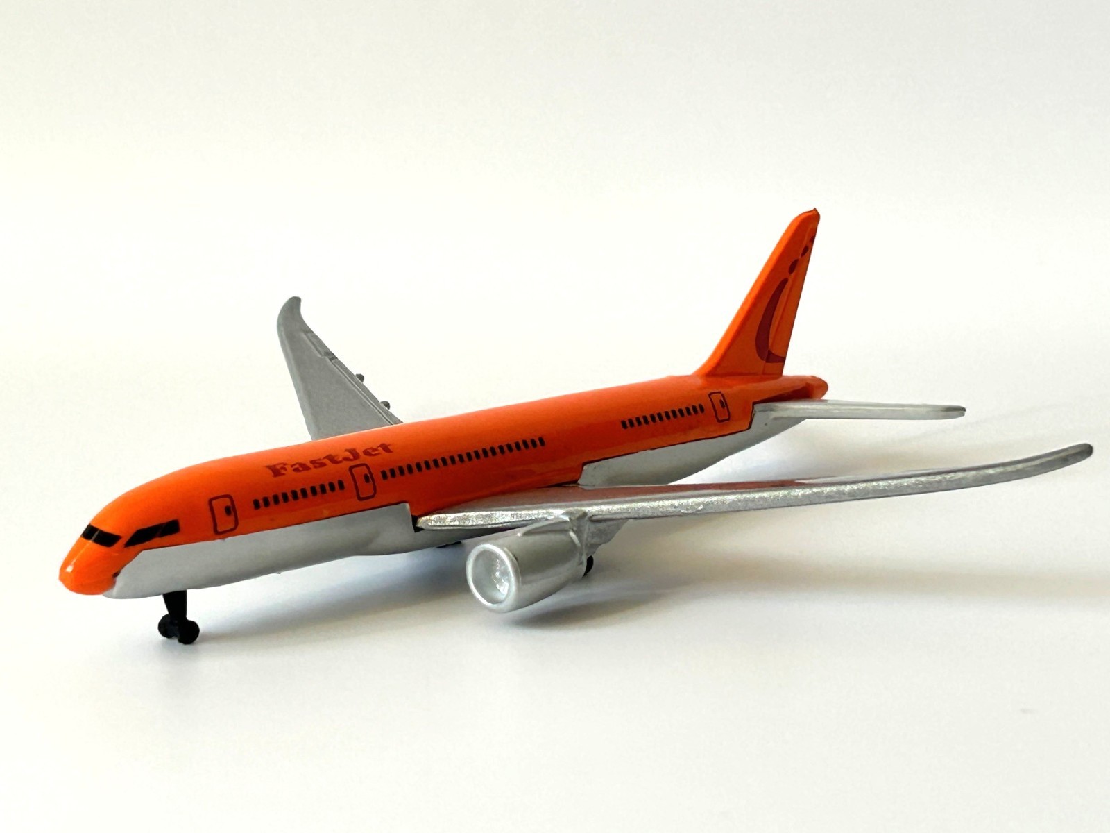 Boeing 787-8 American Plane Airliner Model Toy Orange Diecast 1:500 Scale Maisto