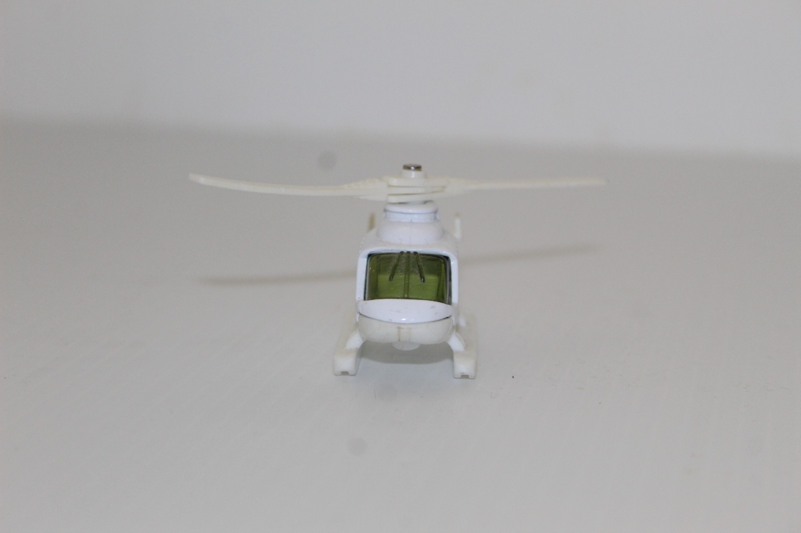 Matchbox 2014 Air Maui White Helicopter One Blade