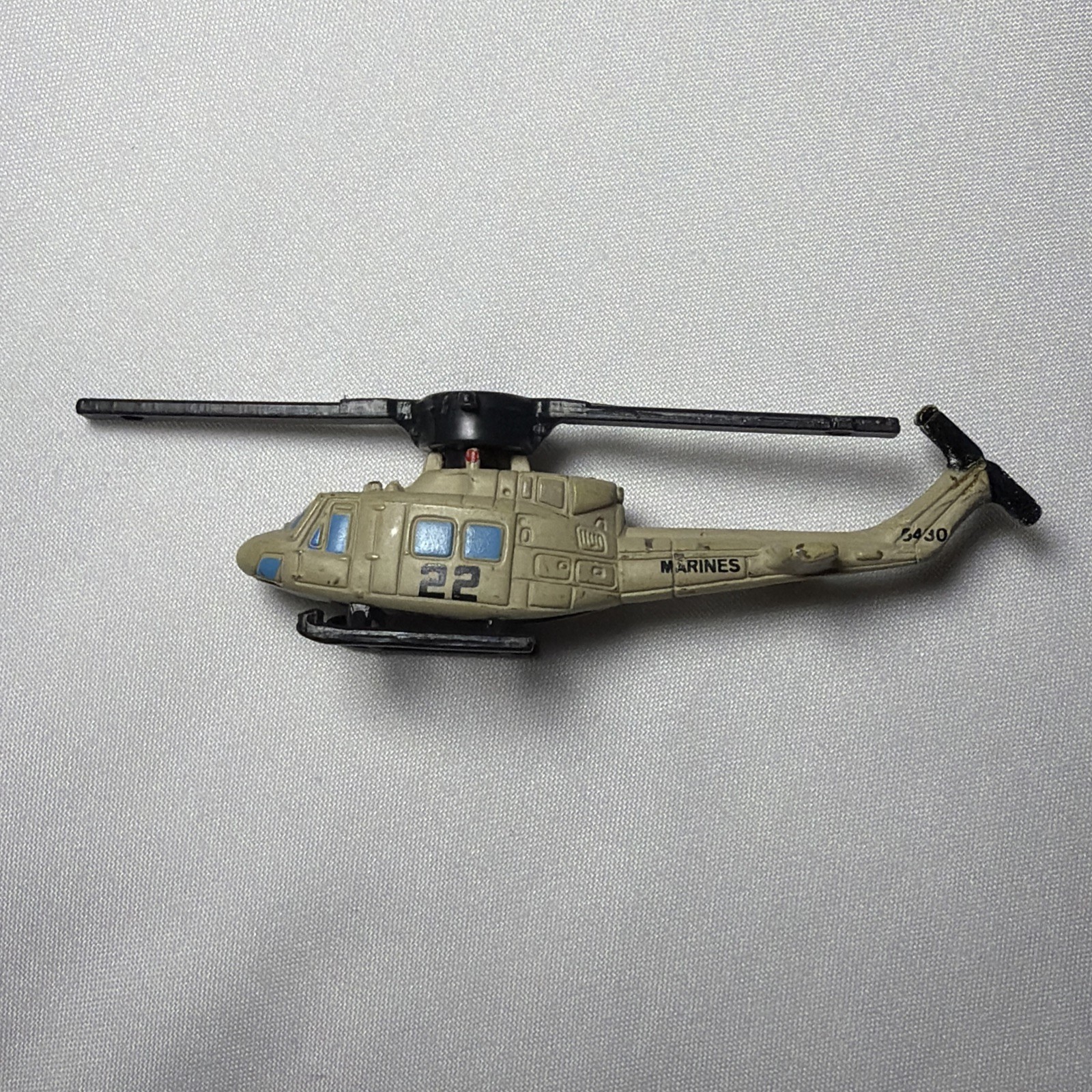 MICRO MACHINES UH-1 Huey Helicopter Desert Tan number 22 RARE LGTI 1992