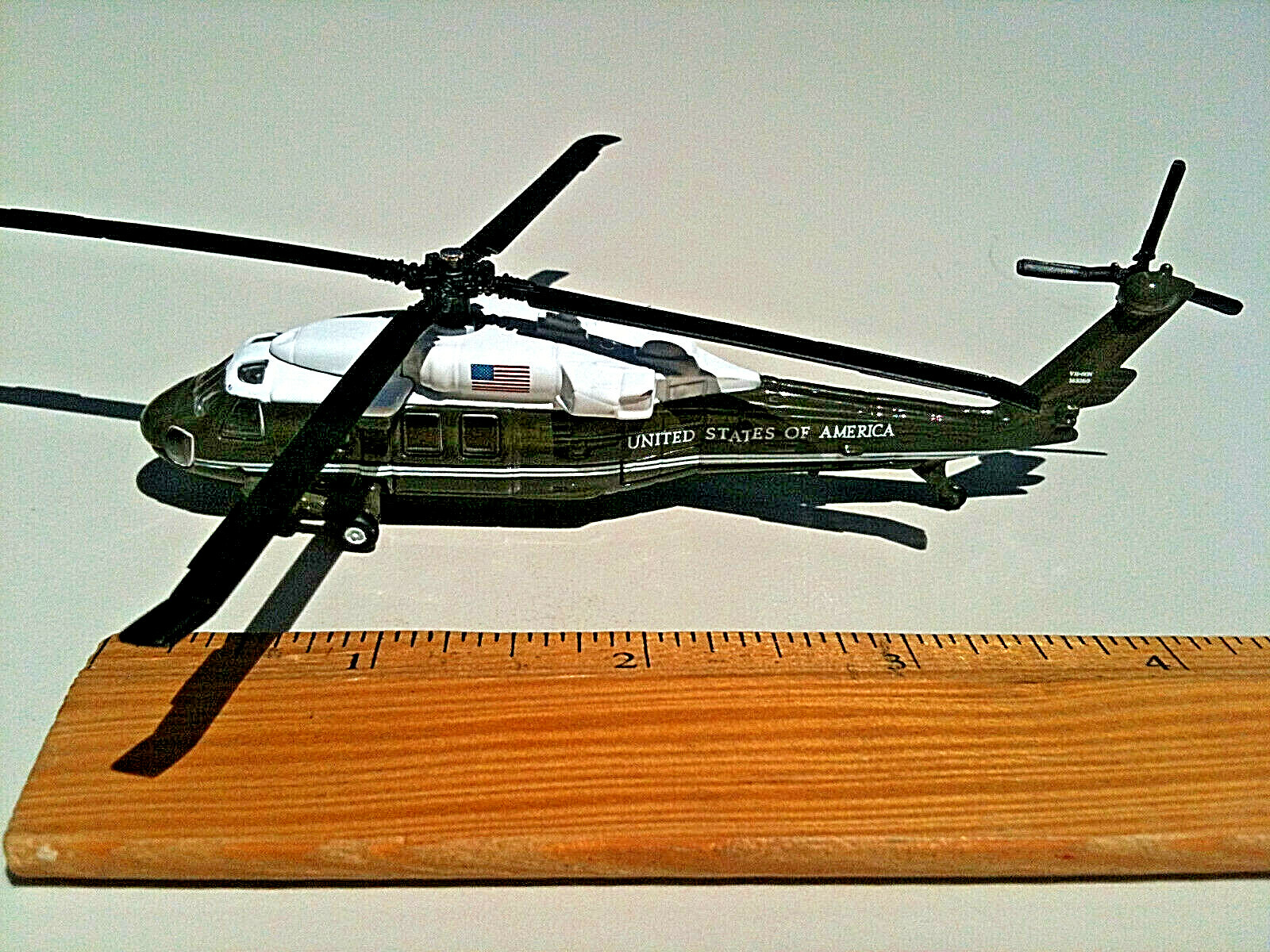 Corgi VH-60N Black Hawk Marine One President Helicopter Showcase Die-cast 1:140