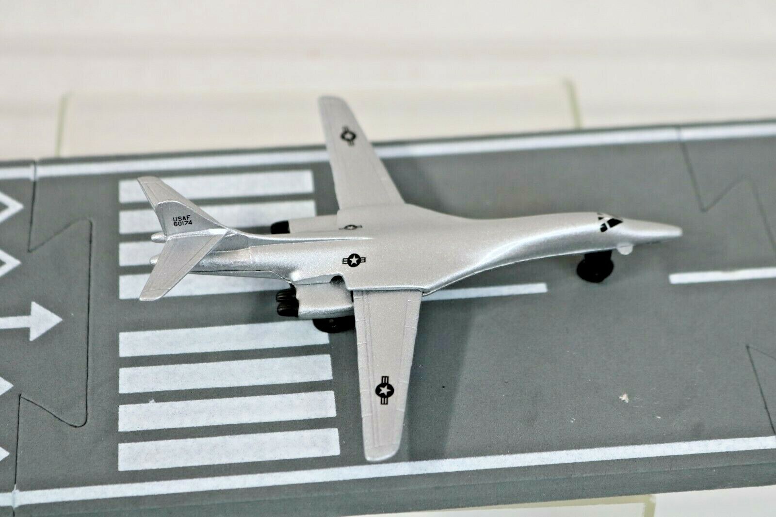B-1 Silver Lancer (USAF) 4 1/2″ X 4″ w/Runway 24 piece 7 1/4″ Daron RW 025