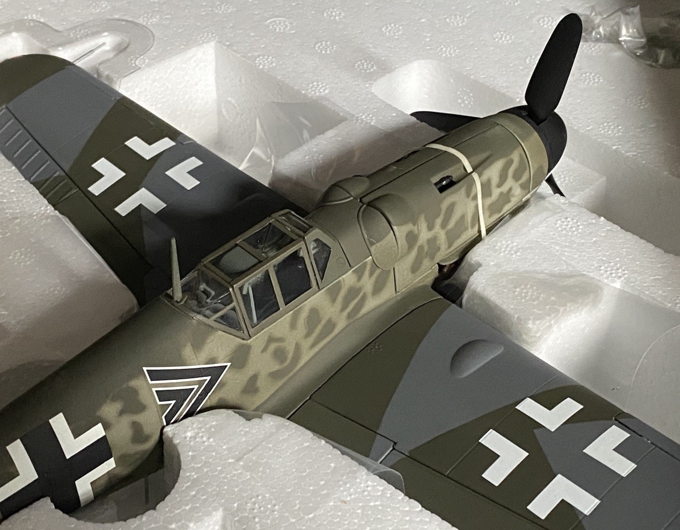 Corgi US34907 Bf109G Anton Hacki (192 Victories) Oldenburg Germany 1944 3Figures