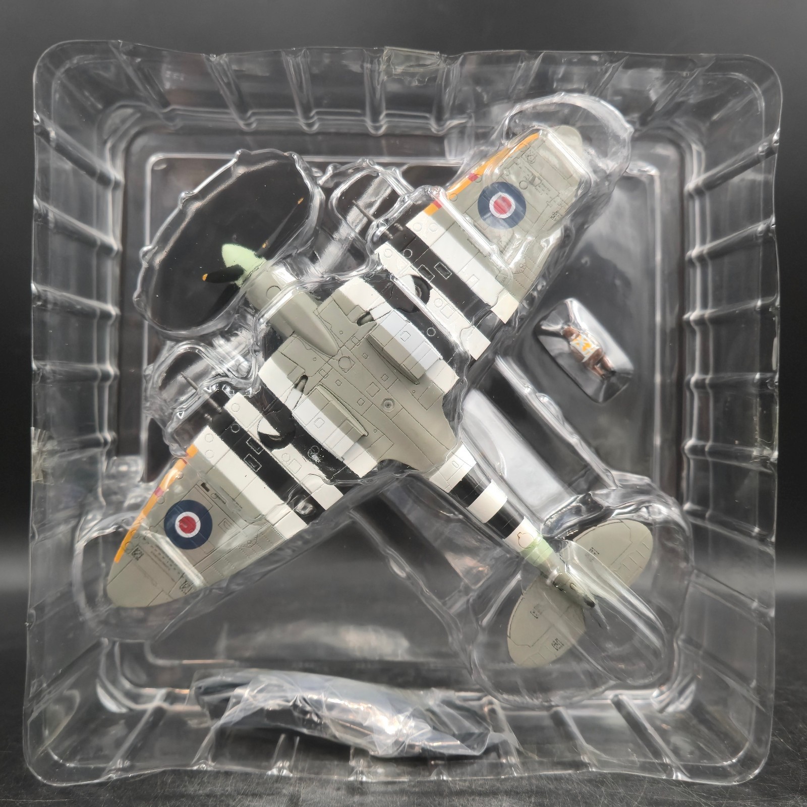 Hobby Master 1:48 Spitfire MK.lX MK392/JEJ Johnnie Johnson June 1944 HA8301 NIB