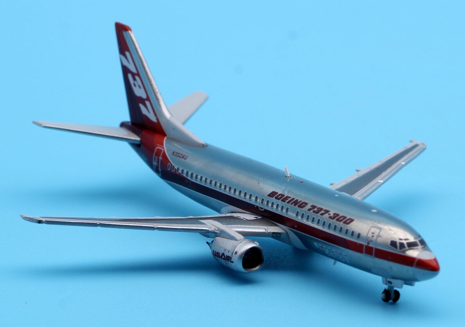 JC Wings 1:400 Boeing B737-300 ‘1984 Farnborough Air Show’ N352AU Diecast Model