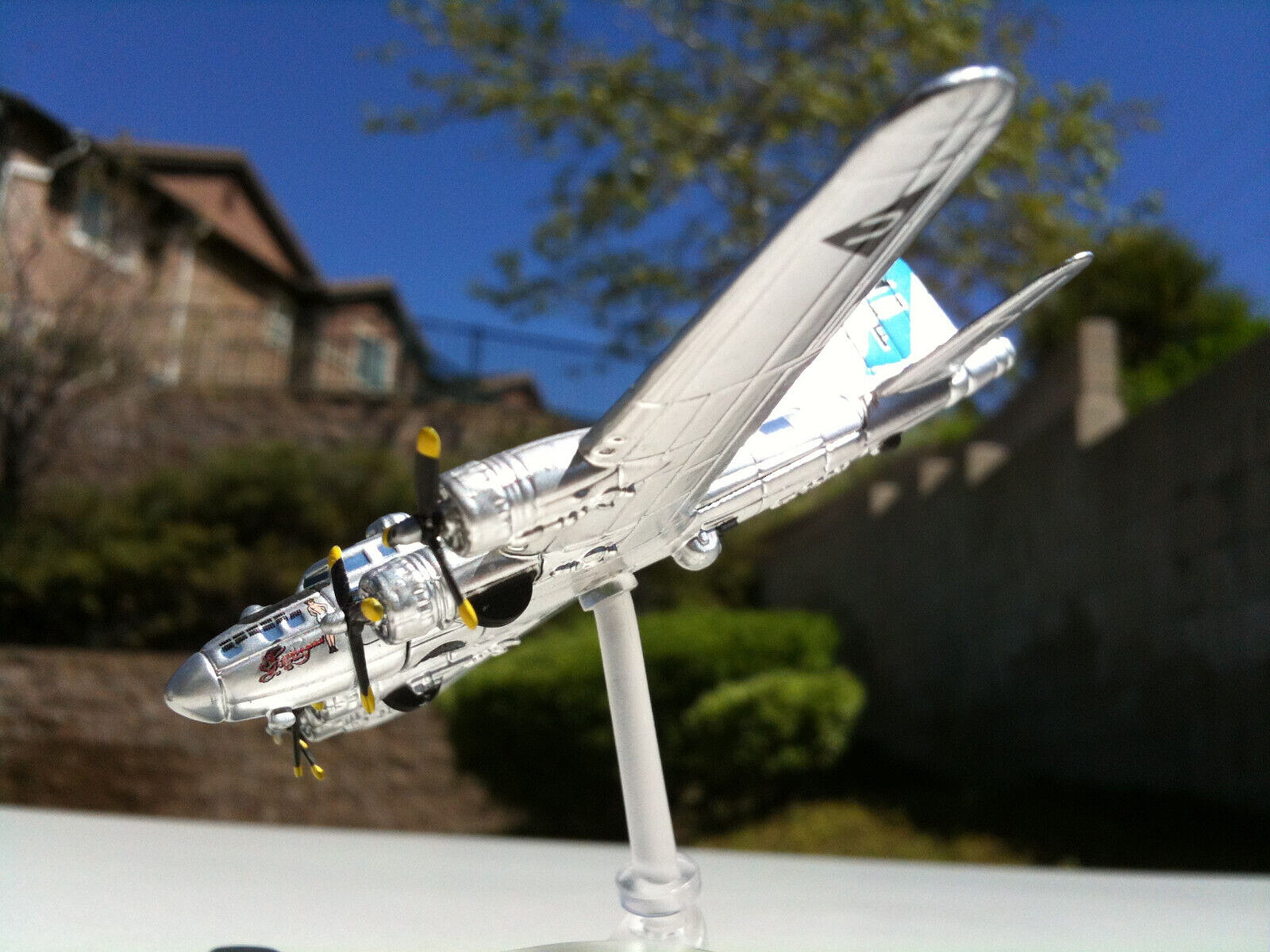 Corgi Boeing B17G Flying Fortress Confed. Air Force “Sentimental Journey” 1:300