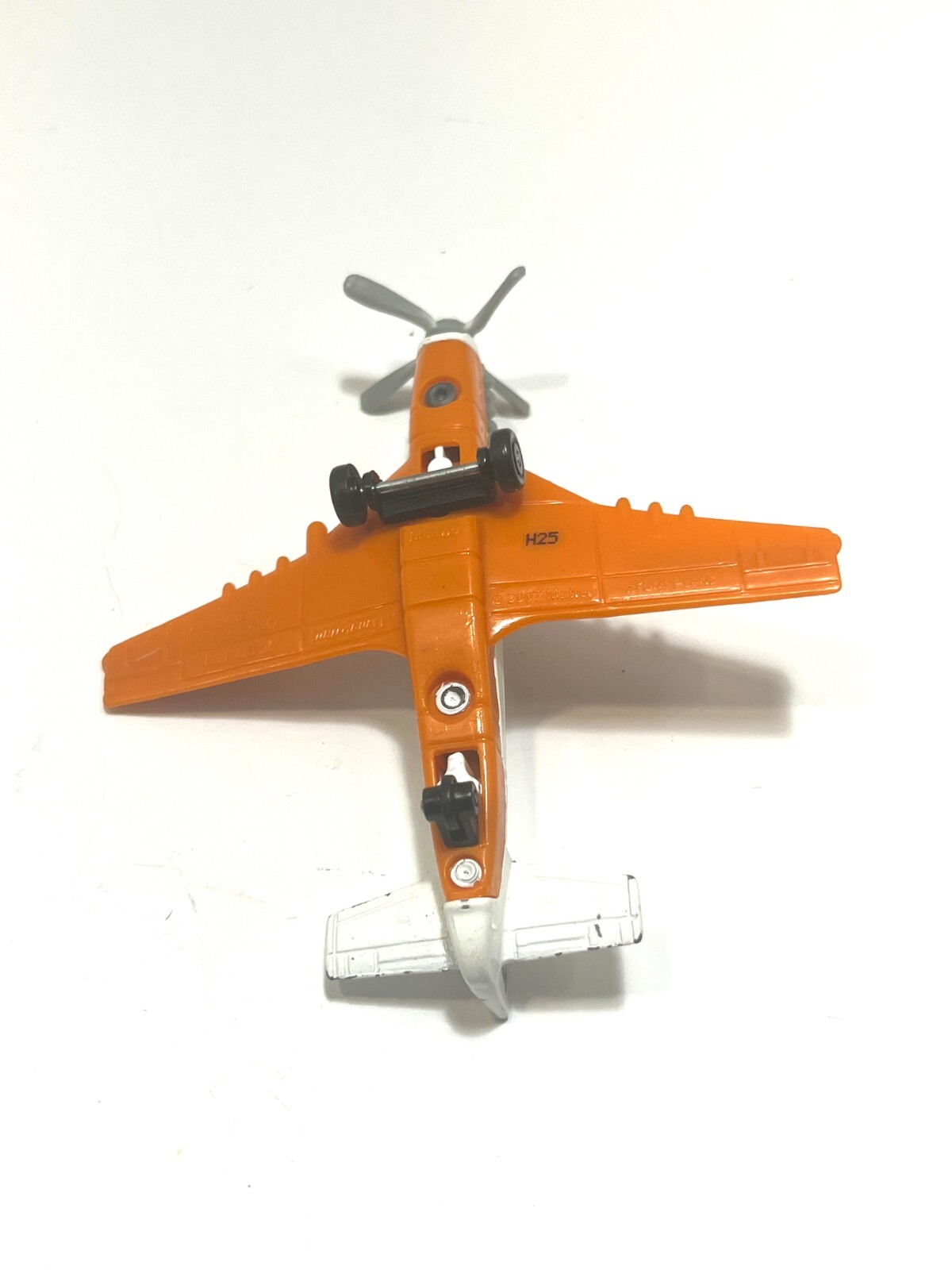 Matchbox Skybusters Diecast Stunt Plane 2015 SB-73 Mission Force Farm 3″