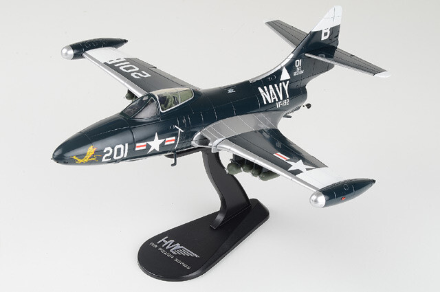 Hobby Master 1/48 F9F-5 Panther Airplane Golden Dragon USN VF-192 Golden