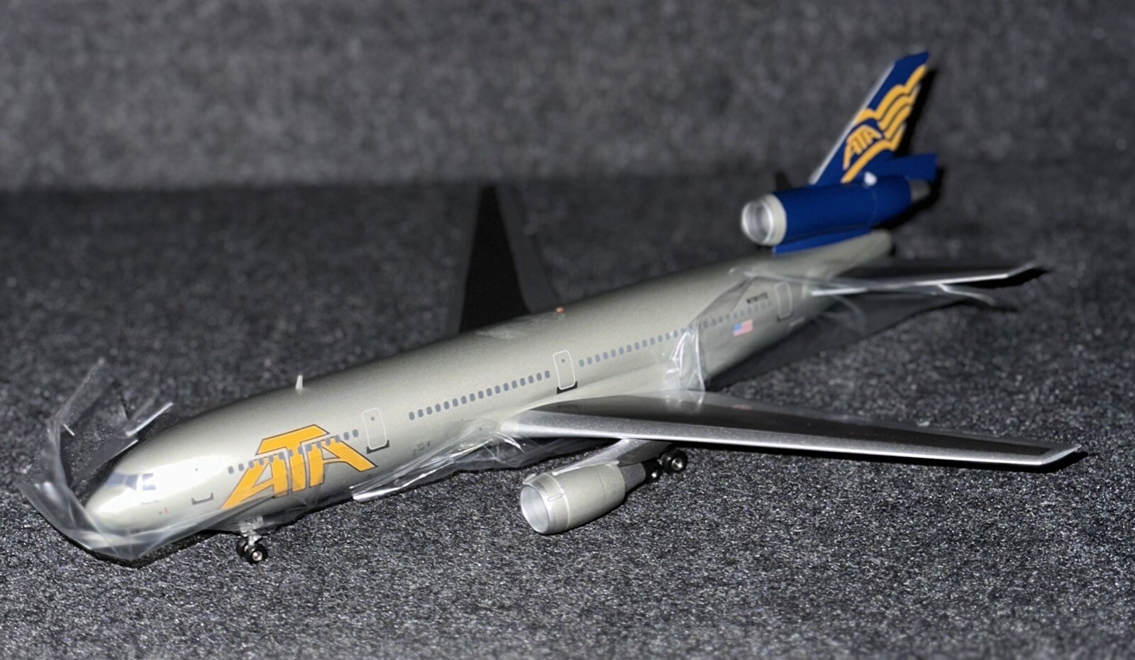 Inflight 200 IF103015 McDonnell Douglas DC-10-30 ATA Freedom Limited Edition 243