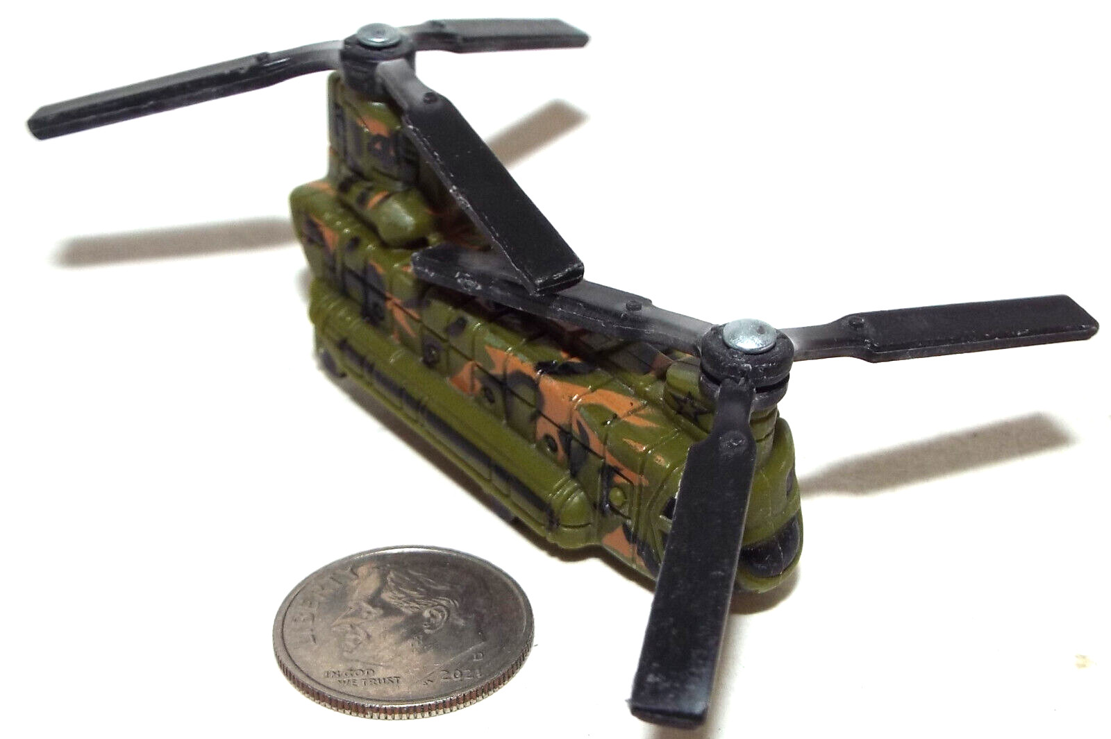 Mini Hot Wheels Plastic Military CH-47 Chinook Helicopter in Dark Green Camo