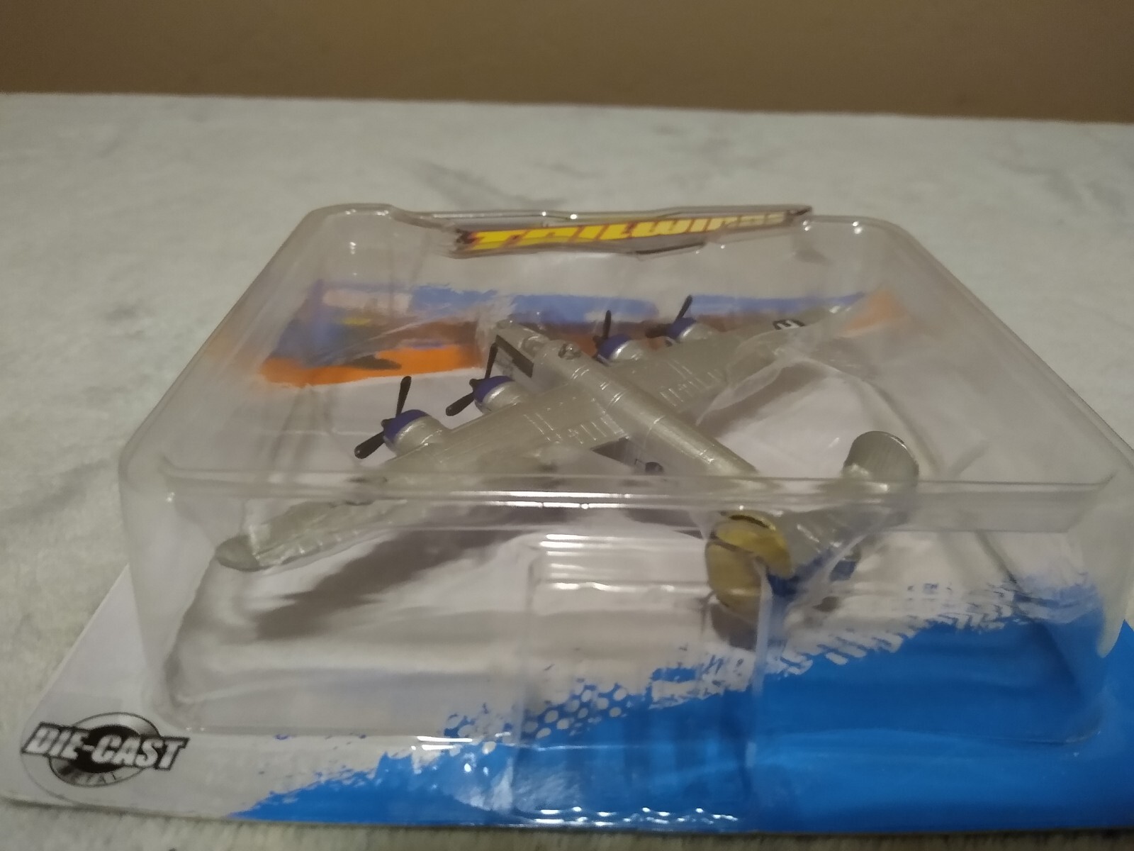 Maisto – Tailwinds – Diecast Fresh Metal B-24 Liberator Military Fighter Plane