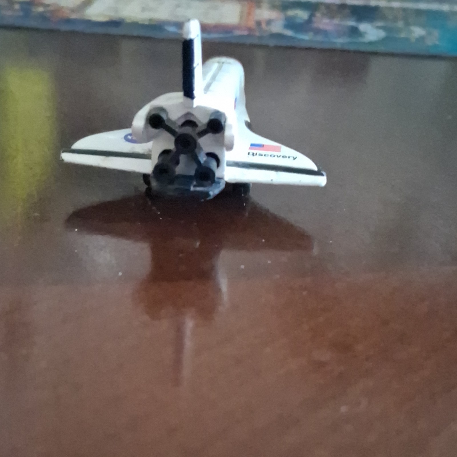 NASA Diecast Space Shuttle Discovery Model White Black 1/64