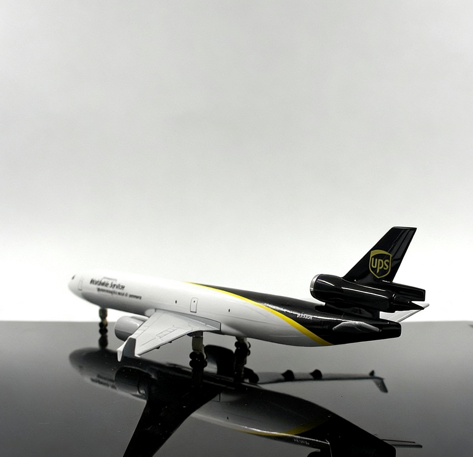 1:400 GeminiJets UPS McDonnell Douglas MD-11F Aircraft Diecast Airplane Model