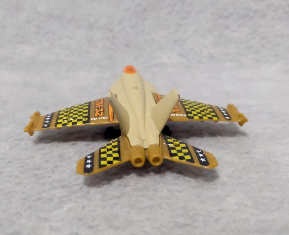 Matchbox Sky Busters BOEING F/A-18 SUPER HORNET Color Gold