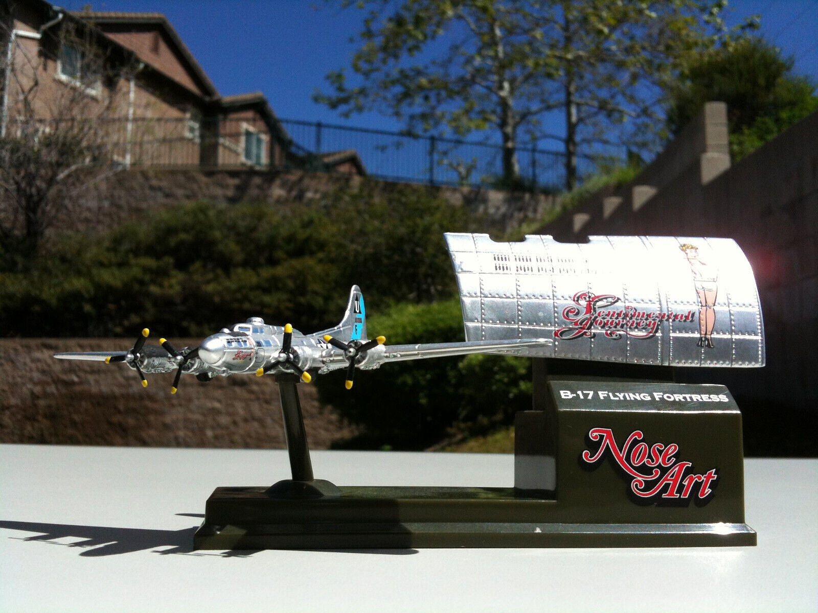 Corgi Boeing B17G Flying Fortress Confed. Air Force “Sentimental Journey” 1:300