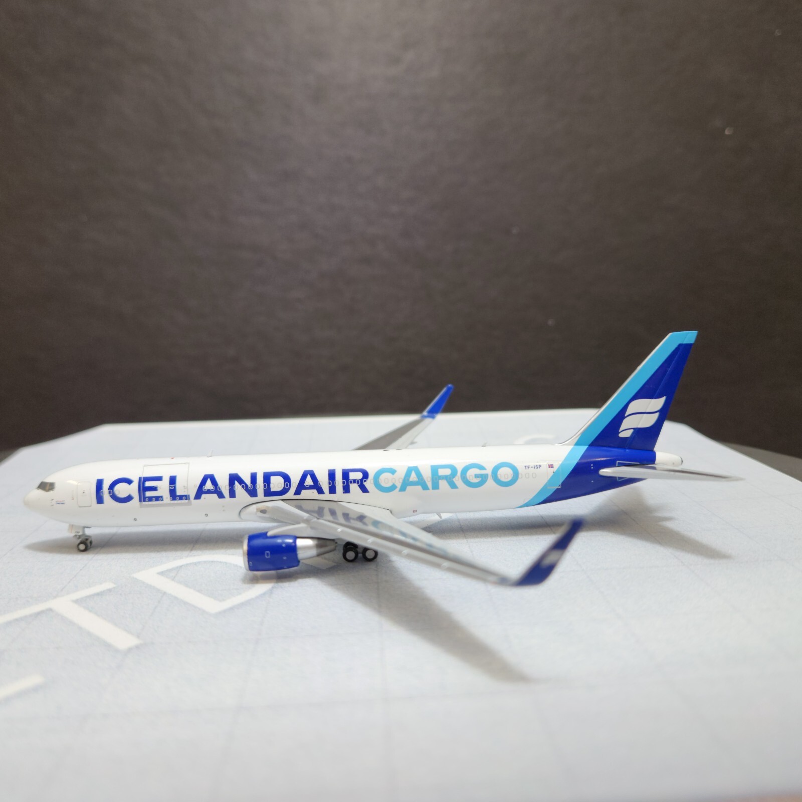 1/400 ICELANDAIR CARGO BOEING B767-300ERFWL 2022’S BOREAL COLORS TF-ISP JC WINGS